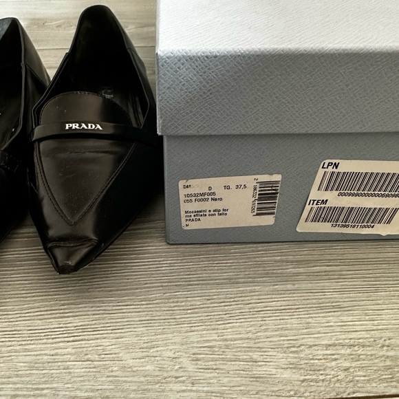 Black Prada flats. Hard to find, and hardly worn. Size 37.5 - Picture 3 of 3